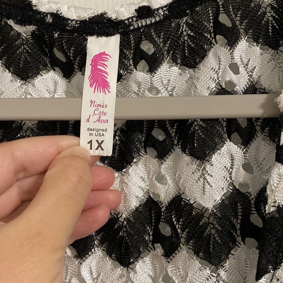 Women’s black and white lace coverup - Picture 3 of 6